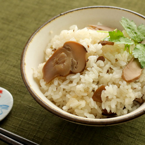 松茸100%の具材を使った松茸釜飯