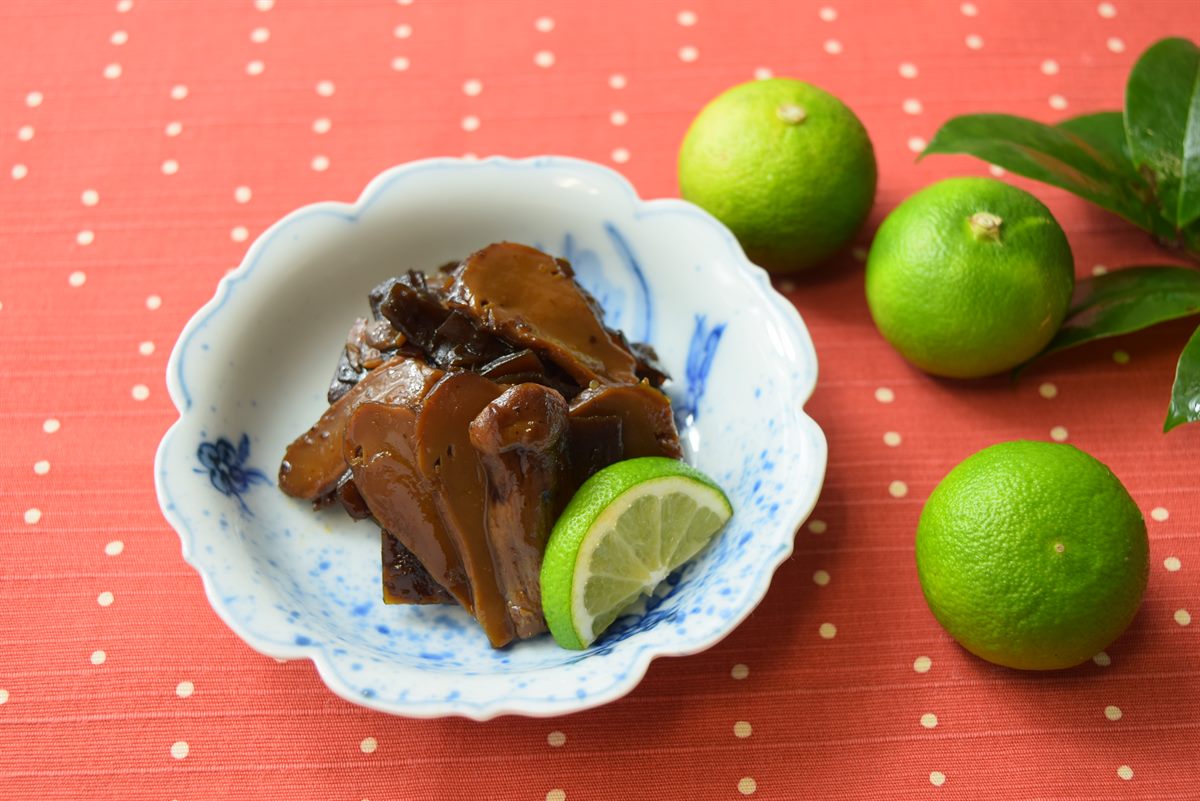 器に盛り付けた大入り松茸昆布